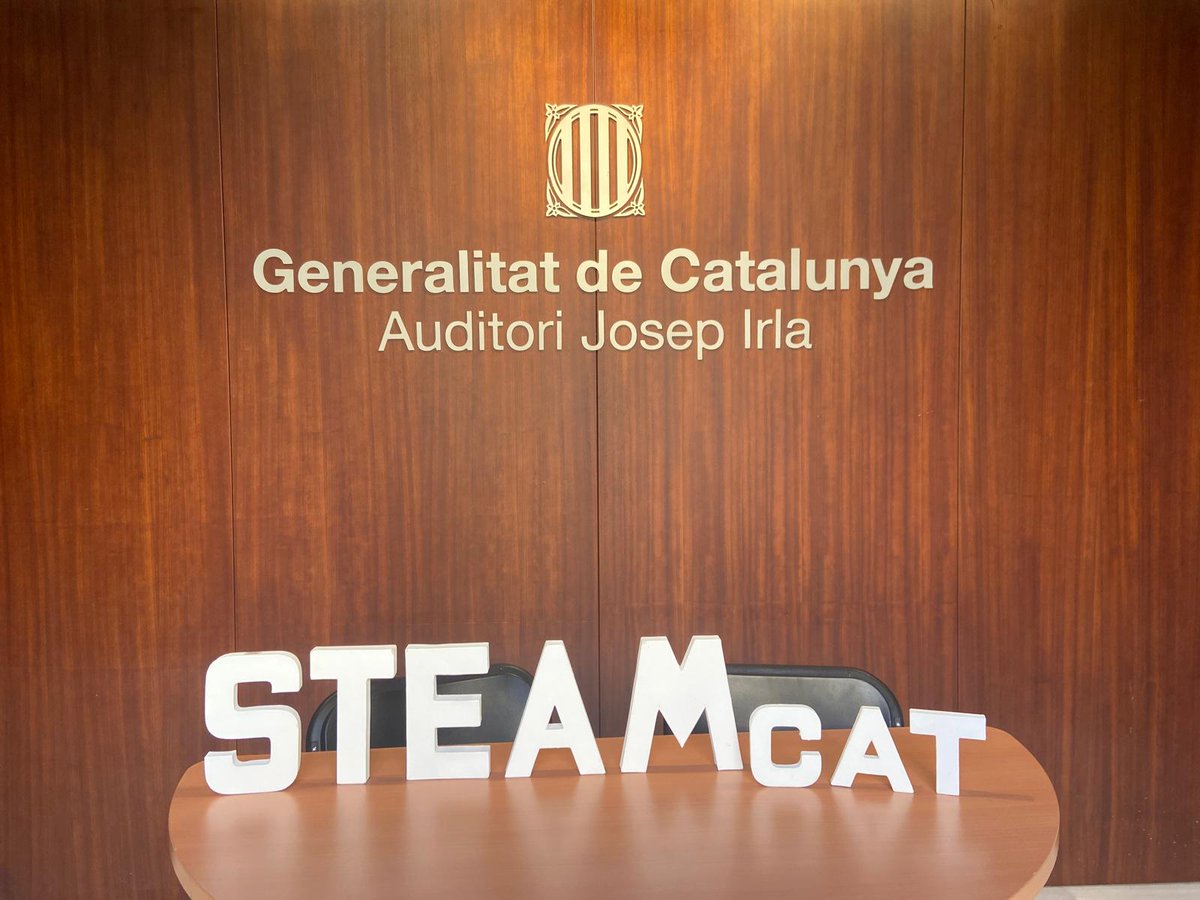 1a comunitat de pràctica #STEAMcat, celebrada a Girona.
Prop d'un centenar de docents de tot Catalunya posen en comú els aspectes a millorar en la gestió i organització de les STEAM a l'aula.
També es presenta la càtedra de didàctica de les matemàtiques de #UdG  i <a href="/Fcreativacio/">Fundació per la Creativació</a>