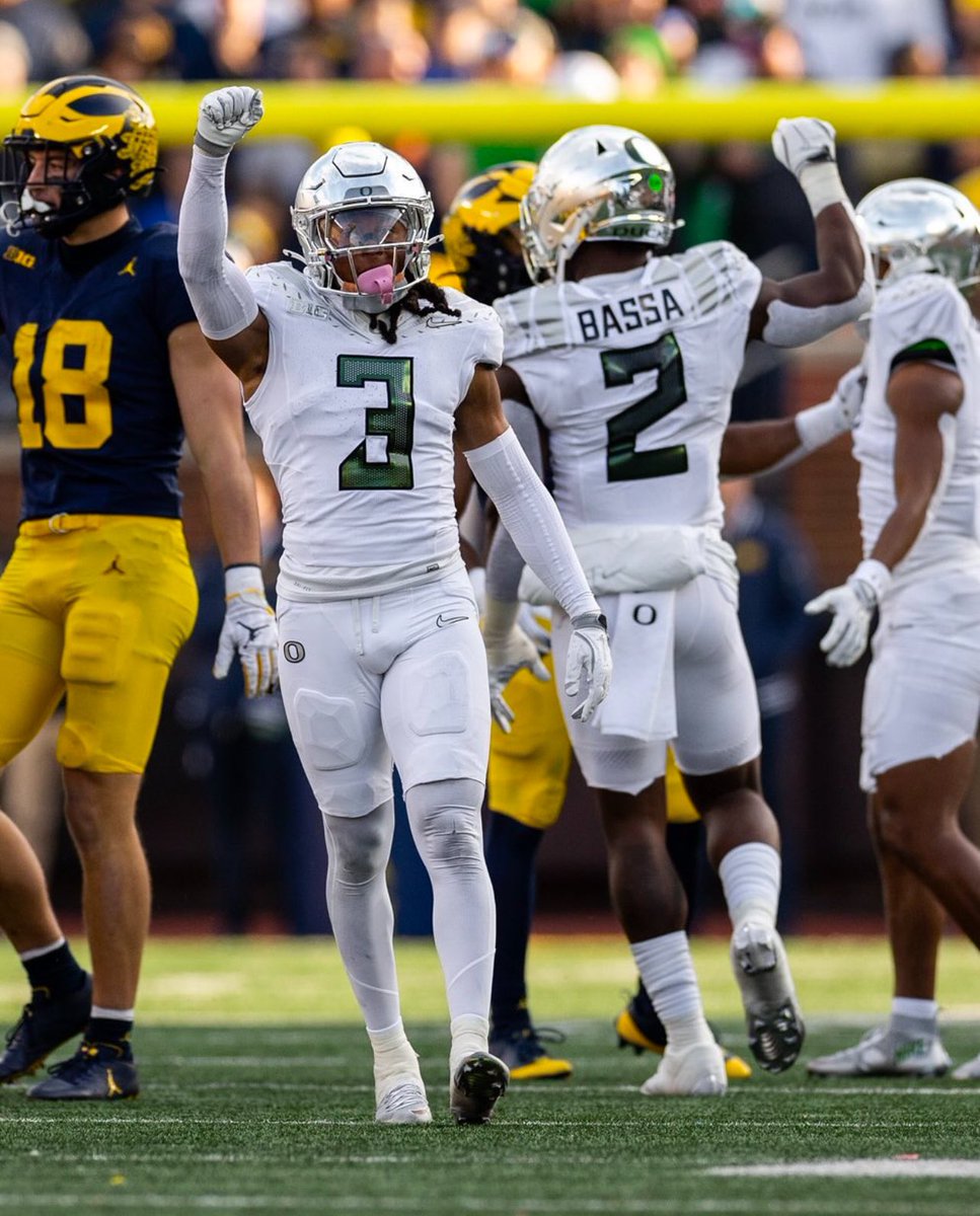 ๐๐๐-๐๐๐ฅ๐๐๐๐๐๐๐๐ ๐Elijah Golden (@backfield_e) on Twitter photo #AGTG I am blessed to receive an offer from <a href="/oregonfootball/">Oregon Football</a> thank you for offering me! Thank you lord <a href="/CoachDanLanning/">Dan Lanning</a> <a href="/105CoachTerry/">A'lique Terry</a> <a href="/CoachTuioti92/">Tony Tuioti</a> <a href="/cobysayyah/">Coby Sayyah</a> #AGTG I am blessed to receive an offer from <a href="/oregonfootball/">Oregon Football</a> thank you for offering me! Thank you lord <a href="/CoachDanLanning/">Dan Lanning</a> <a href="/105CoachTerry/">A'lique Terry</a> <a href="/CoachTuioti92/">Tony Tuioti</a> <a href="/cobysayyah/">Coby Sayyah</a>
