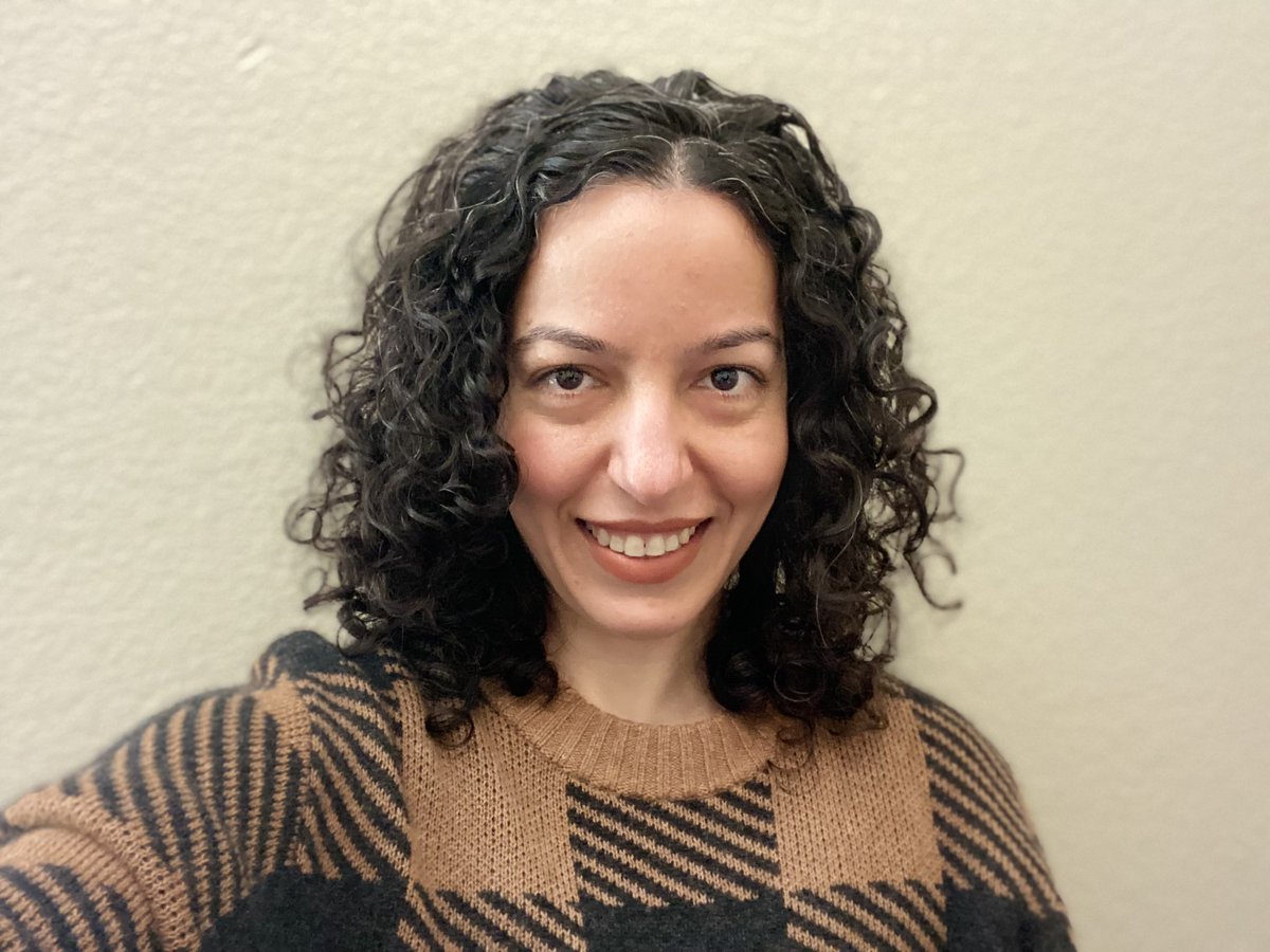 asuonline's tweet image. From running her family’s café to earning a degree in Spanish, Alaleh Moslehpour juggled it all! 🎓💪 Now a first-gen grad and Dean’s Medalist, her journey is just getting started. 🌟 #ASUGrad #FirstGenPride brnw.ch/21wQ3mg