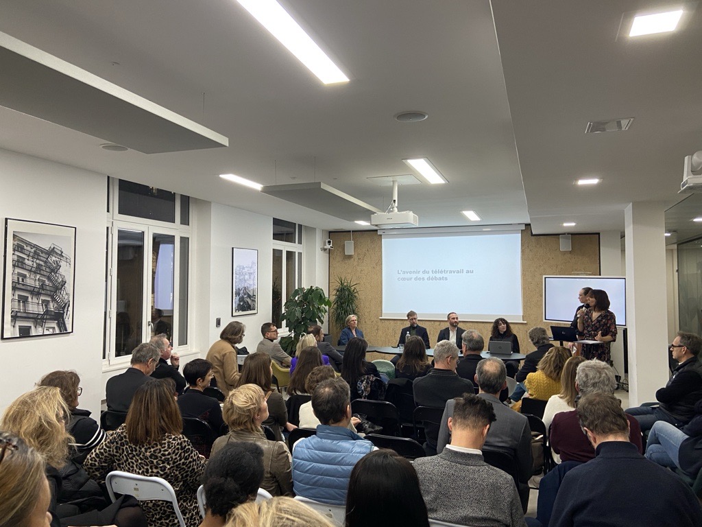 ARP_Astrance's tweet photo. 📢 En direct de la conférence Télétravail, Hybridation, Retour au bureau, quels sont les futurs modèles ?
👏Merci à Valérie F Directrice de l'Immobilier -Veolia- Pascal B Directeur de projets RH et immobilier -Enedis- et Cédric A Directeur de l'environnement de travail -Deloitte https://t.co/Qe8ZA7K7CJ