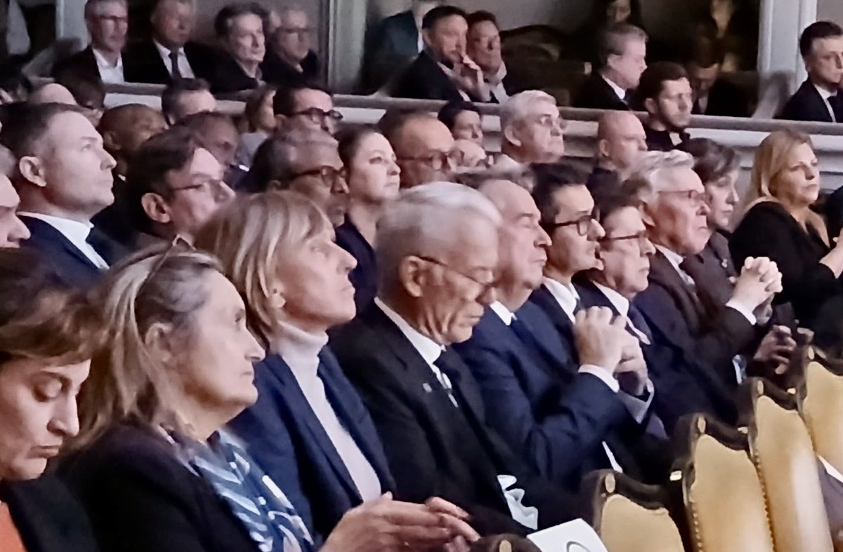 OSalleron's tweet photo. Cérémonies des voeux de @medef @UnionHlm @Untec_org @ActionLogement @valerieletard : des rencontres, des échanges avec les acteurs économiques, du logement social, inter-professionnels, gouvernementaux. https://t.co/sfU1uioox1