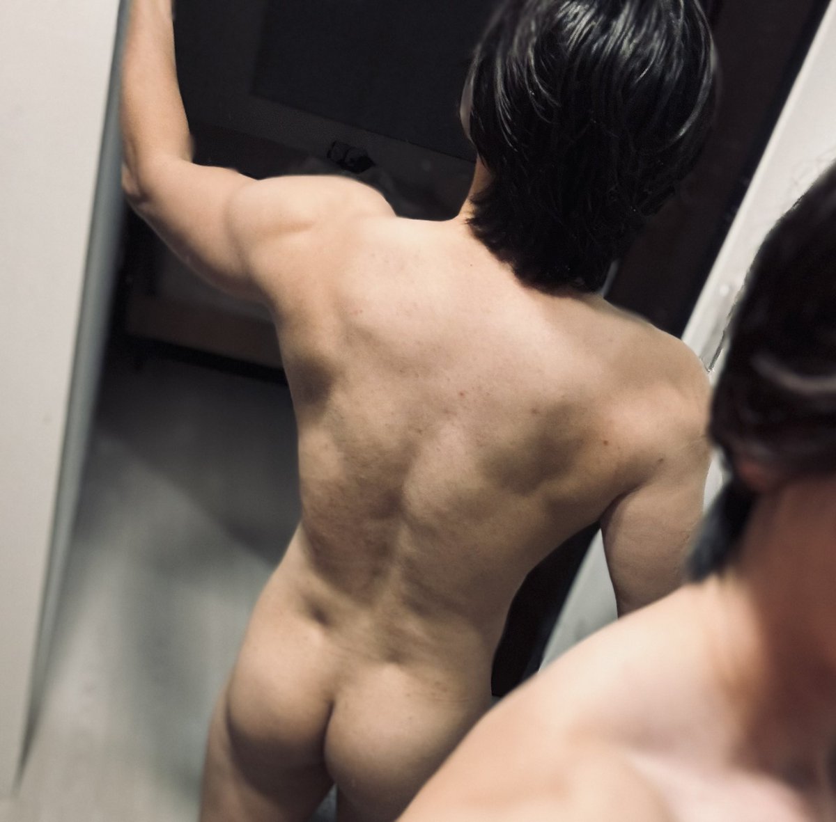 ak092914's tweet photo. 這個屁股還可以嗎 
應該有兩年沒練過深蹲了
都做其他訓練 #高雄 https://t.co/TDuocuT34h