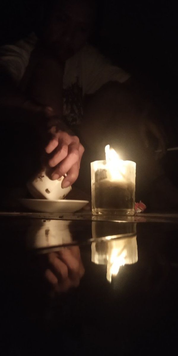 𝗞𝗼𝗽𝗶 𝗠𝗮𝗹𝗮𝗺

Secangkir kopi hitam,
hangat dalam genggaman,
membisikkan kenangan,
merangkai rindu di sela waktu.

1/2

<a href="/AntoniSulton/">Antoni Sulton</a> #piece_of_story 
#love #alwaysforeve #youandme #memories #Kopi #CoffeeLover #Coffee