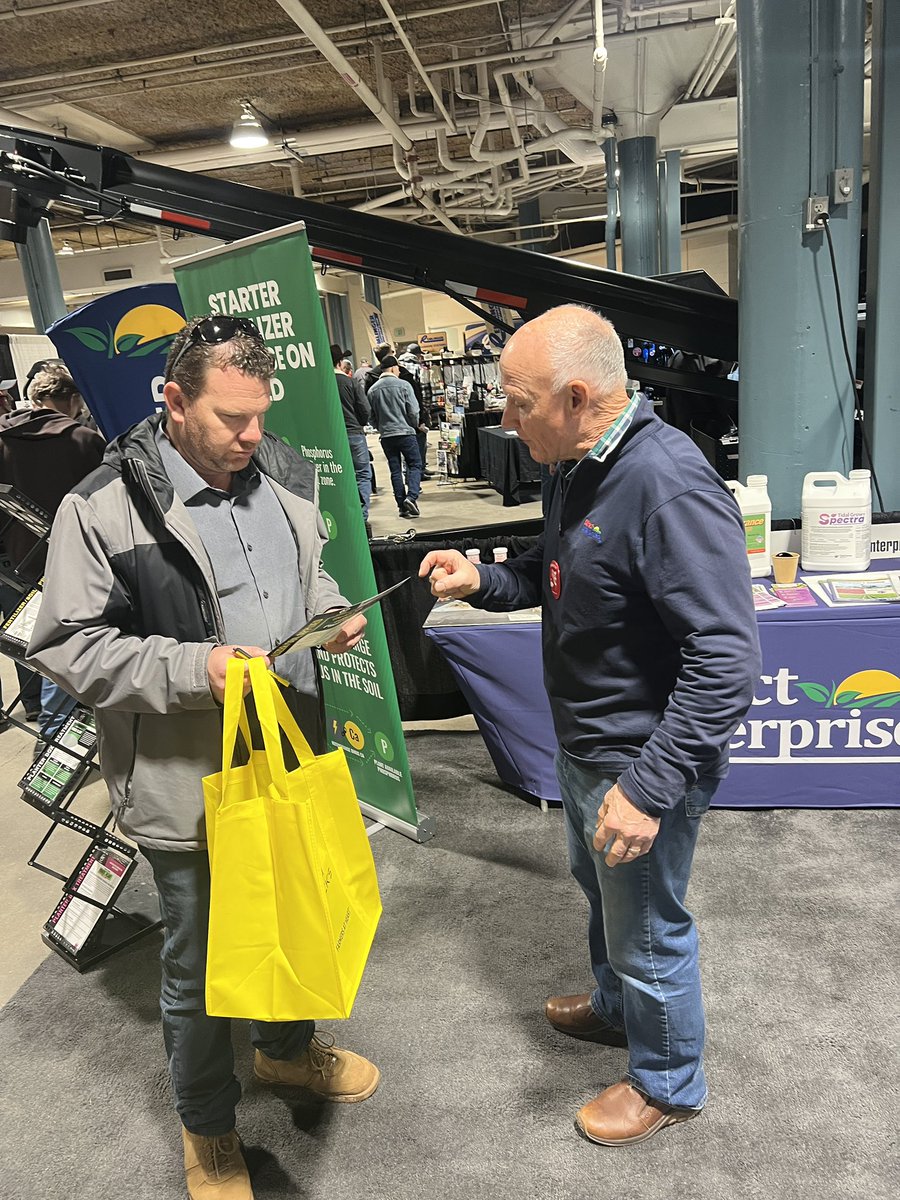 DirectEntInc's tweet photo. Final day at Fort Wayne Farm Show! 

#theDEIdifference #agronomy #soybeans #corn #wheat #cropresidue #agriculture #farming #seedtreatment #seedtreater #plant25 #Reclaim #NutriCharge #Spectra #fwfs https://t.co/KvAq7jtF05
