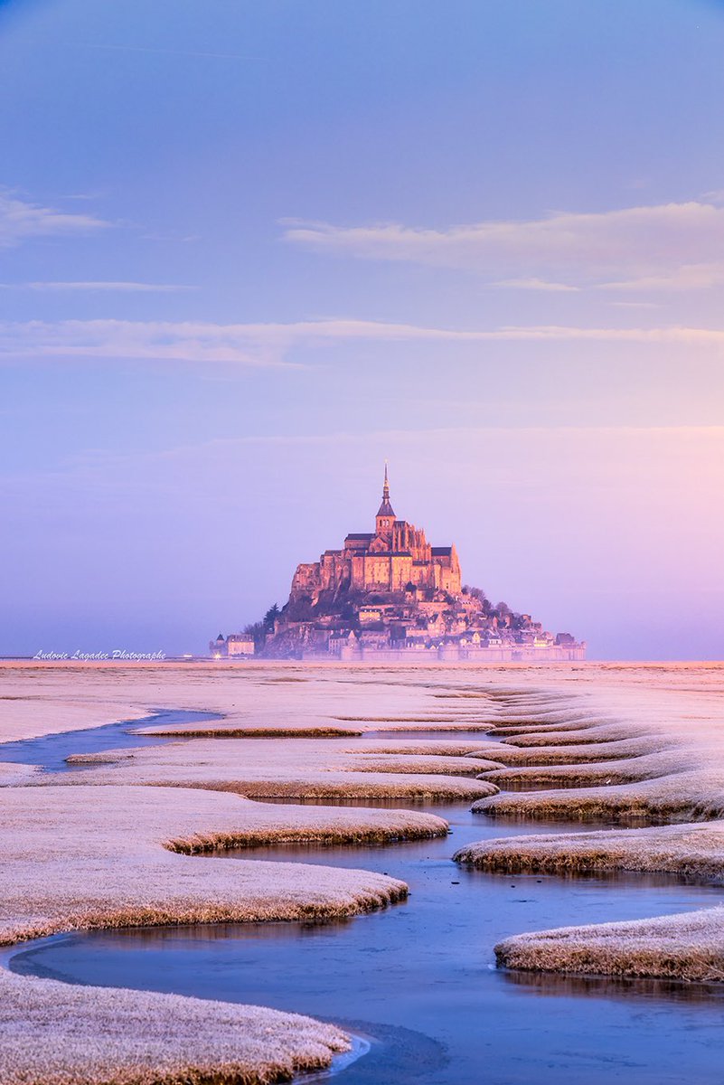 LudovicLagadec's tweet photo. Hier matin par -4 degrés dans la baie du Mont Saint Michel . https://t.co/2bbZYczmol