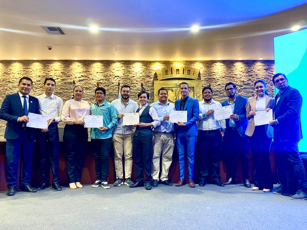 EducacionZ4_Ec's tweet photo. [PORTOVIEJO] Participamos en el Pitch Innovation Challenge 2024 organizado por @PortoviejoGAD, donde se premiaron a los 3 mejores proyectos de emprendimiento, tecnología e innovación 🧑‍💻🤖, impulsando el talento de nuestros jóvenes 👦👩.

#ElNuevoEcuadorResuelve https://t.co/GNHzvxnGT7