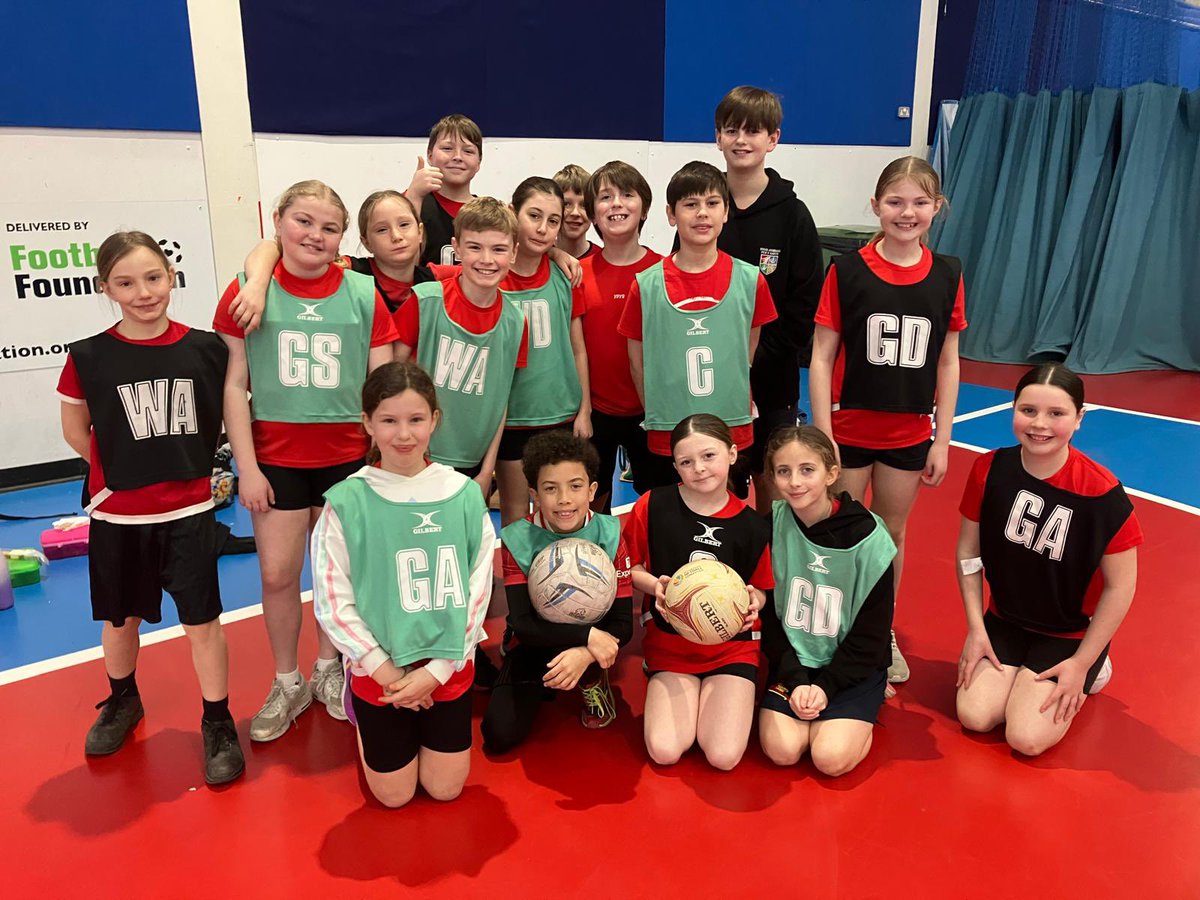 YsgolPenyGarth's tweet photo. Cawsom ddiwrnod gwych heddiw lawr yng nghanolfan House of Sport gyda’n timoedd pêl-rwyd! @chwaraeonyrurdd We had a fantastic day down in House of Sport with our netball teams today! Da iawn i bob un ⭐️ https://t.co/rESjXp7hNW