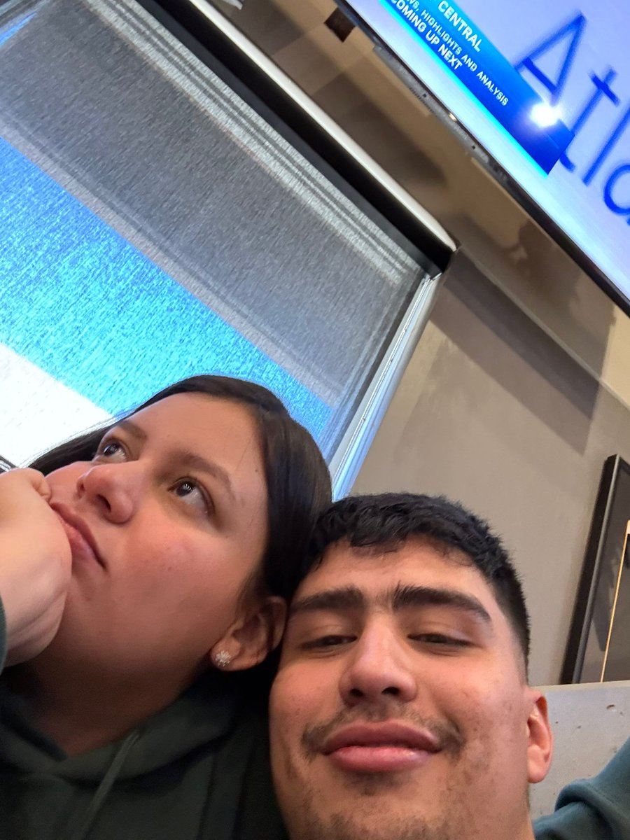 Mariaramirezg03's tweet photo. Te amo aunque me saques 500mil canas verdes a diario. Soy feliz❤️ https://t.co/bcgnLFGbg1