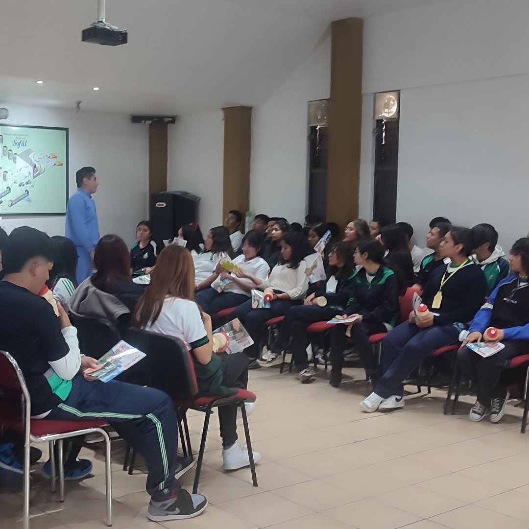 💼 ¡Conectando el aula con el trabajo! 🌟

Jóvenes que participan en Conexión entre el Aula y el Trabajo en Ecatepec, vivieron una gran jornada en #Yakult Ixtapaluca💡

Gracias al CONALEP Ecatepec II, #EMpower , <a href="/NMontePiedad/">NMontePiedad</a> , #Coppel , <a href="/Accenture_MX/">Accenture México</a> , <a href="/fomento_social/">Fomento Social Banamex, A.C.</a> y RHCP 🙏
