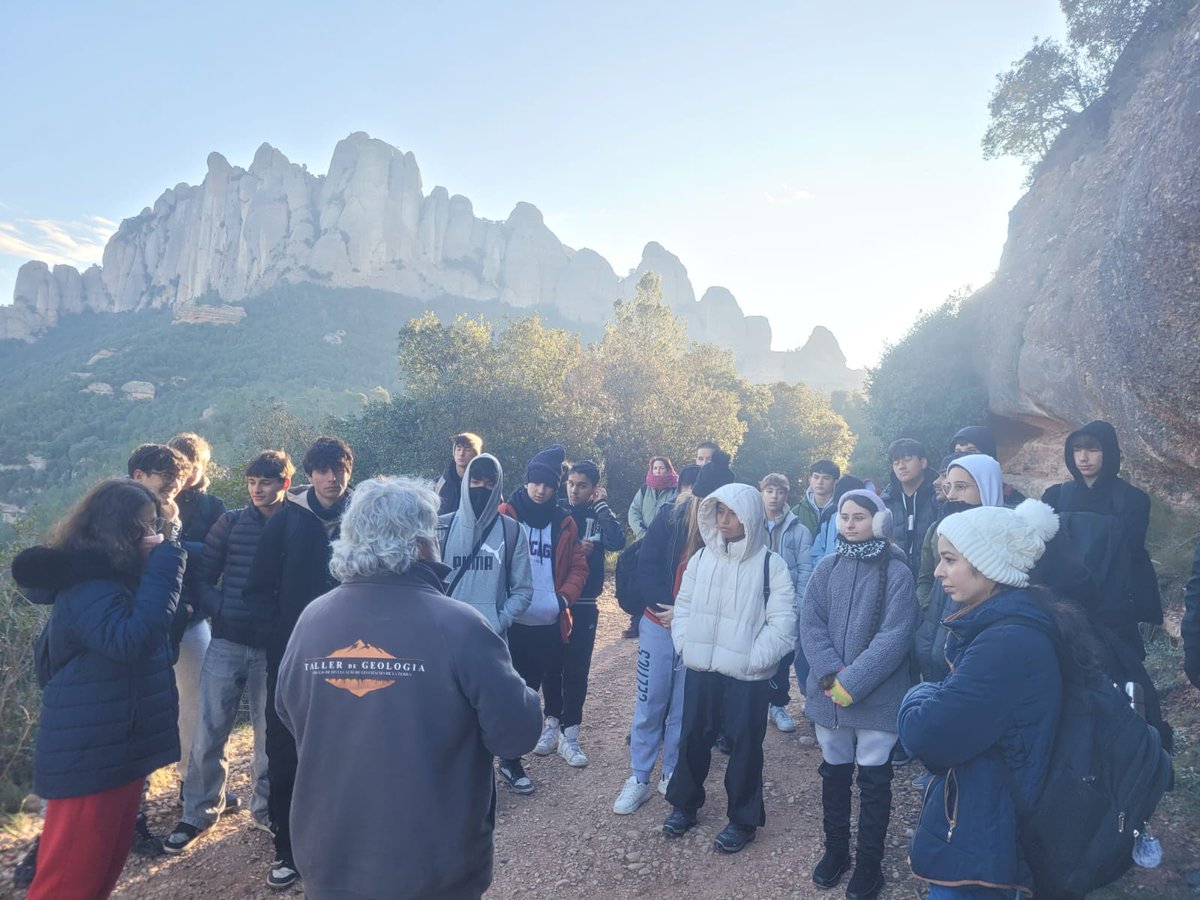 Taller_de_Geologia tweet media