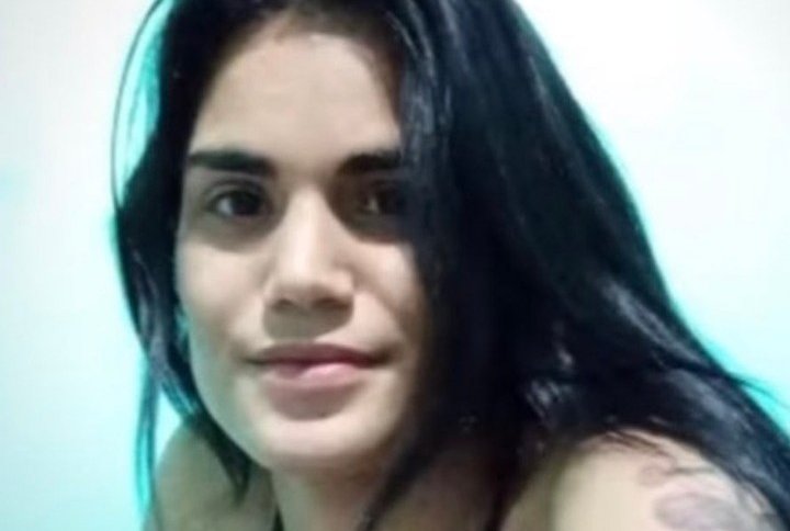 🇨🇺🇨🇺 Mayelin Rodríguez, tiene 21 años y fue condenada a 15 años de cárcel por grabar una manifestación en #Nuevitas y publicarla en las redes. Vamos a darle visibilidad. Dejarla sola sería un crimen. 
#LibertadParaTodosLosPresosPolticos #AbajoLaDictadura 
#Cuba