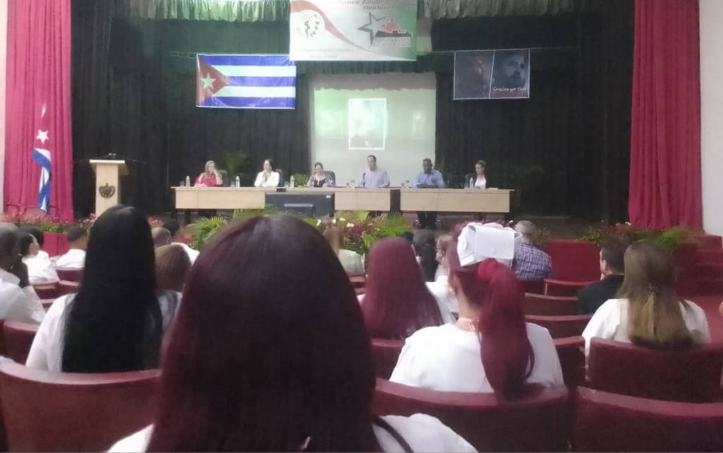 MINSAPCuba's tweet photo. ⚕️El ministro del sector @japortalmiranda valoró como imprescindible el encuentro de trabajo en #LasTunas :
🗣️"Lo más importante es el análisis que ustedes hagan en sus instituciones hacia dentro y con la participación de todos para elevar la calidad de los servicios de Salud". https://t.co/ltcAwHGO4u