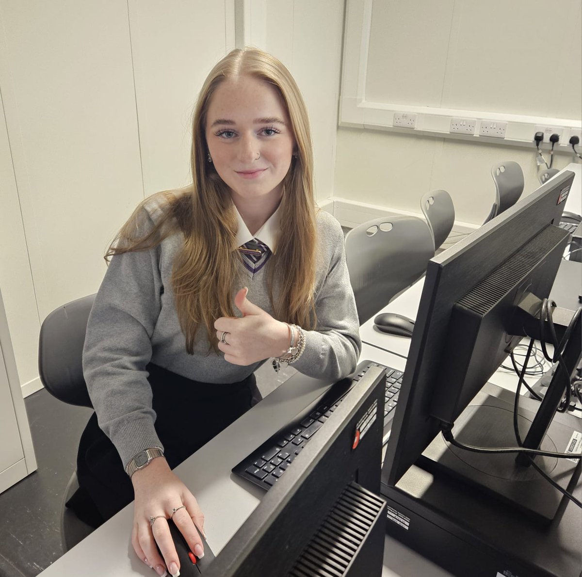 Cant_sixthform's tweet photo. Good luck to Senior Student Ellie-May @Cant_sixthform @cantonianhs who has submitted her @ucas_online application π€ #Sport #ABrighterFuture https://t.co/ltnm5ZG3M9
