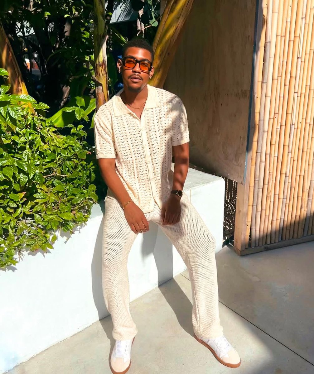 cariblookbook's tweet photo. Attempts to be less obsessed with @RushCam’s style have all proven futile • 🤍

#caribbeanlookbook #caribbeanstyle #personalstyle #rushcam #issalook https://t.co/JN5sXWH1ZP