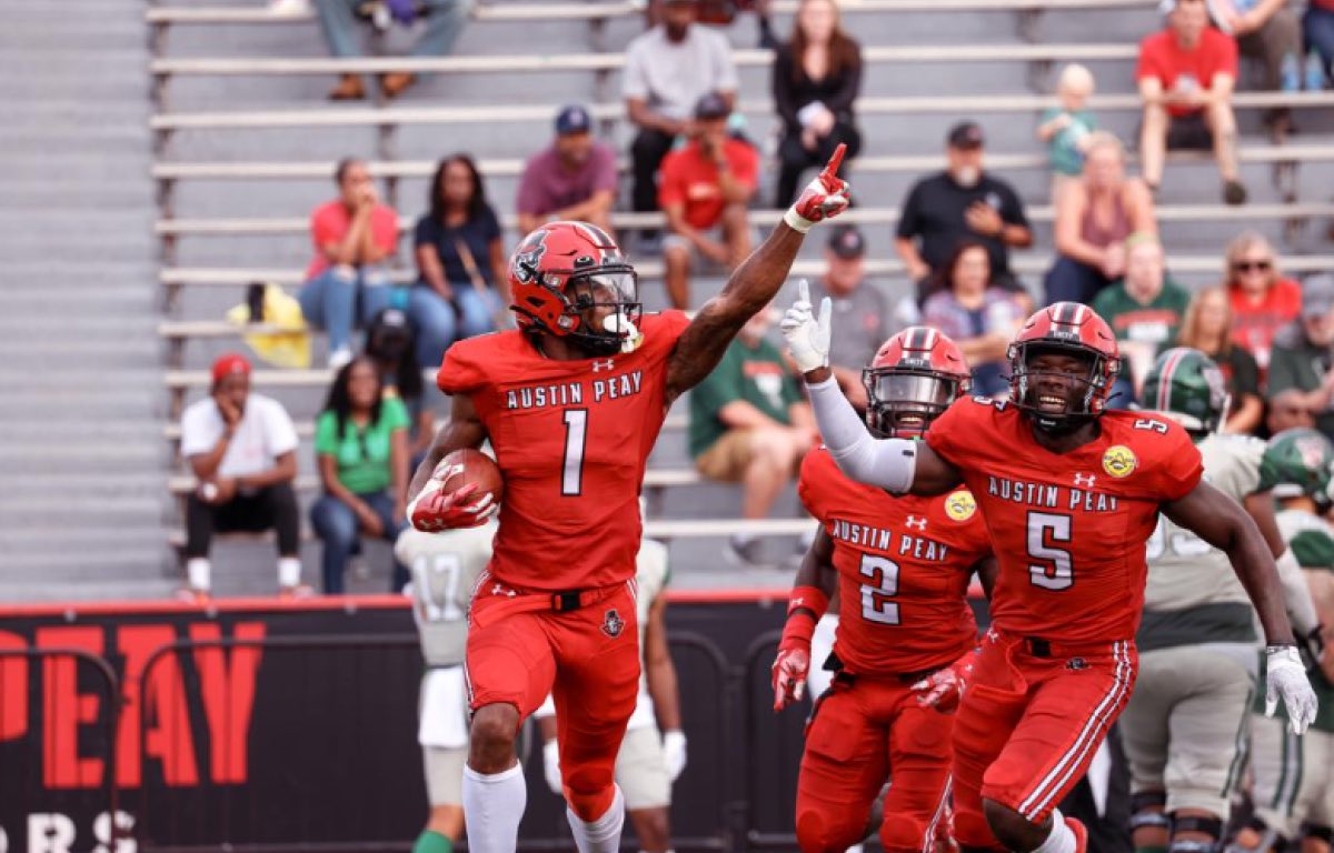 Nate Black (@nateblack06) on Twitter photo Thankful for all of my family, friends, and teammates. After a great talk with <a href="/CoachBWill24/">Brandon Williams</a> I’m honored to say I’ve received a Division 1 offer from Austin Peay!
<a href="/CoachAMiller/">Adam Miller</a> <a href="/CoachDiaz78/">Mark Diaz</a> <a href="/scottie_connors/">Scottie Connors</a> <a href="/mfarrellsports/">Mike Farrell</a> @CoachNorman_AGR <a href="/RecruitGeorgia/">Recruit Georgia</a> <a href="/CHSKnightsFB/">Centennial Football</a> Thankful for all of my family, friends, and teammates. After a great talk with <a href="/CoachBWill24/">Brandon Williams</a> I’m honored to say I’ve received a Division 1 offer from Austin Peay!
<a href="/CoachAMiller/">Adam Miller</a> <a href="/CoachDiaz78/">Mark Diaz</a> <a href="/scottie_connors/">Scottie Connors</a> <a href="/mfarrellsports/">Mike Farrell</a> @CoachNorman_AGR <a href="/RecruitGeorgia/">Recruit Georgia</a> <a href="/CHSKnightsFB/">Centennial Football</a>