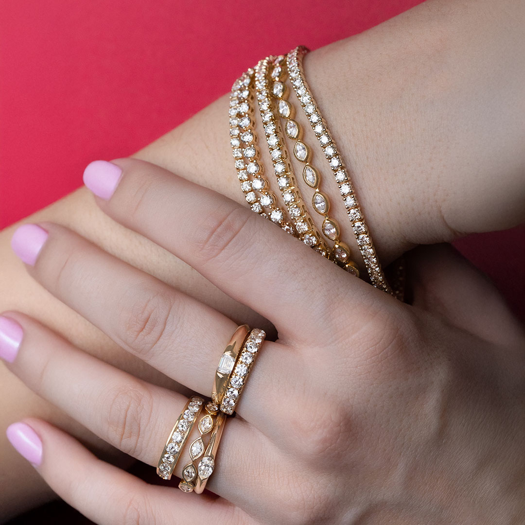 DunkinsDiamonds's tweet image. Love is in the air! 💖 Find jewelry that matches the magic of the season.

Visit us and let our experts help you find the perfect gift!

#valentinesday2025 #loveanddiamonds #dunkinsdiamonds #sparkleoftheday