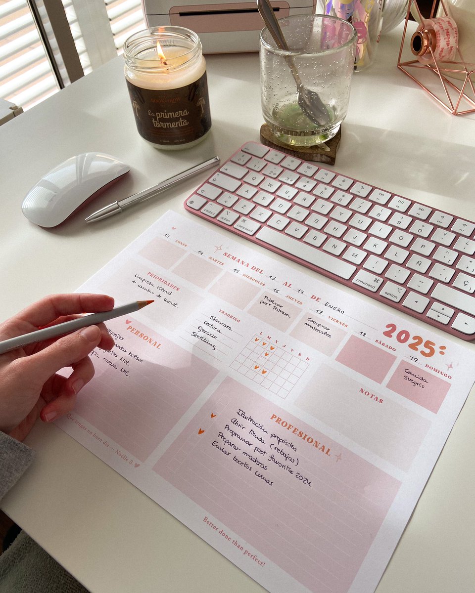 noleesheep's tweet photo. ✏️ ¡Os presento mi primer weekly planner! 🗓️ Para organizar mejor mi 2025 he diseñado el planificador semanal de mis sueños con espacio para mis proyectos creativos, mis tareas domésticas y un tracking con mis objetivos diarios 👊🏻✨ ¡Si os gusta también puede ser vuestro! https://t.co/e5PmphkMo1