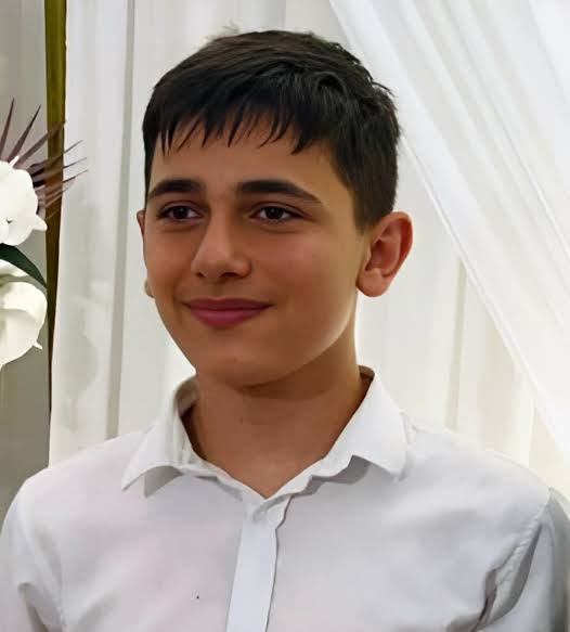 14 yaşındaki #ArdaTonbul’un katledilmesinin üzerinden tam bir yıl geçti!

Alkop sanayi sitesindeki onlarca MESEM’liden biri olan Arda, yaralandıktan sonra 16 dakika boyunca fark edilmedi!

Bu sömürüye son vermek için sesleniyoruz:

#MesemlerKapatılsın, çocuk işçiliği yasaklansın!