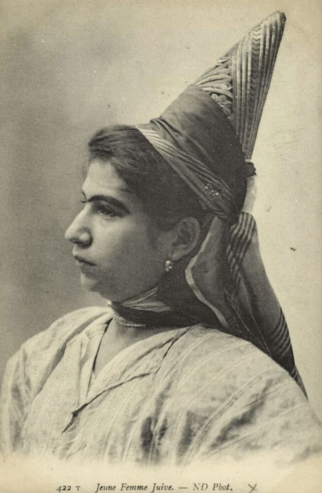 Young Jewish woman, North Africa (likely Tunisia), circa 1930. #FromTheArchives

📷 From the Jewish Chronicle Archive/Heritage Images. buff.ly/4gEIZ9V