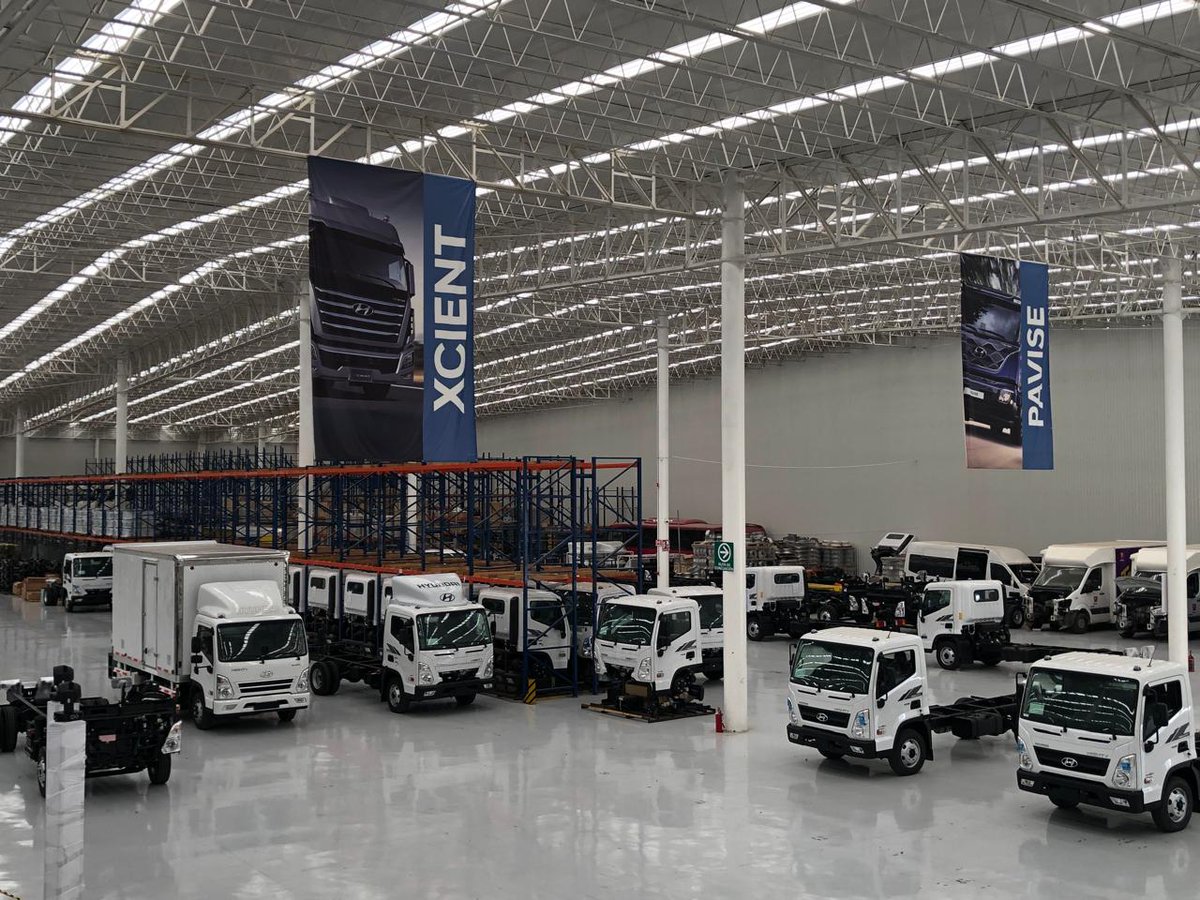 trucker_la's tweet photo. #EspecialesTruckeros
Llegamos a la planta de ensamble de Hyundai, en Querétaro, para ser testigos de la presentación oficial de la unidad #Xcient
Pronto los detalles.
Vía @HyundaiMotorMex https://t.co/516HmVpFAX