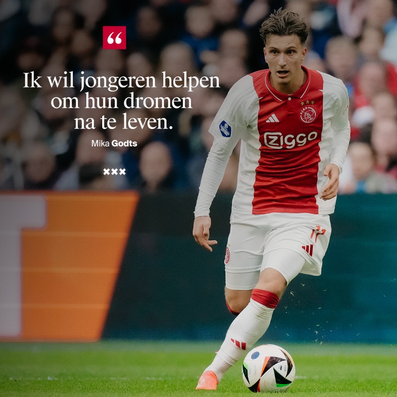 AjaxFoundation's tweet photo. In gesprek met Mika Godts! ❌❌❌