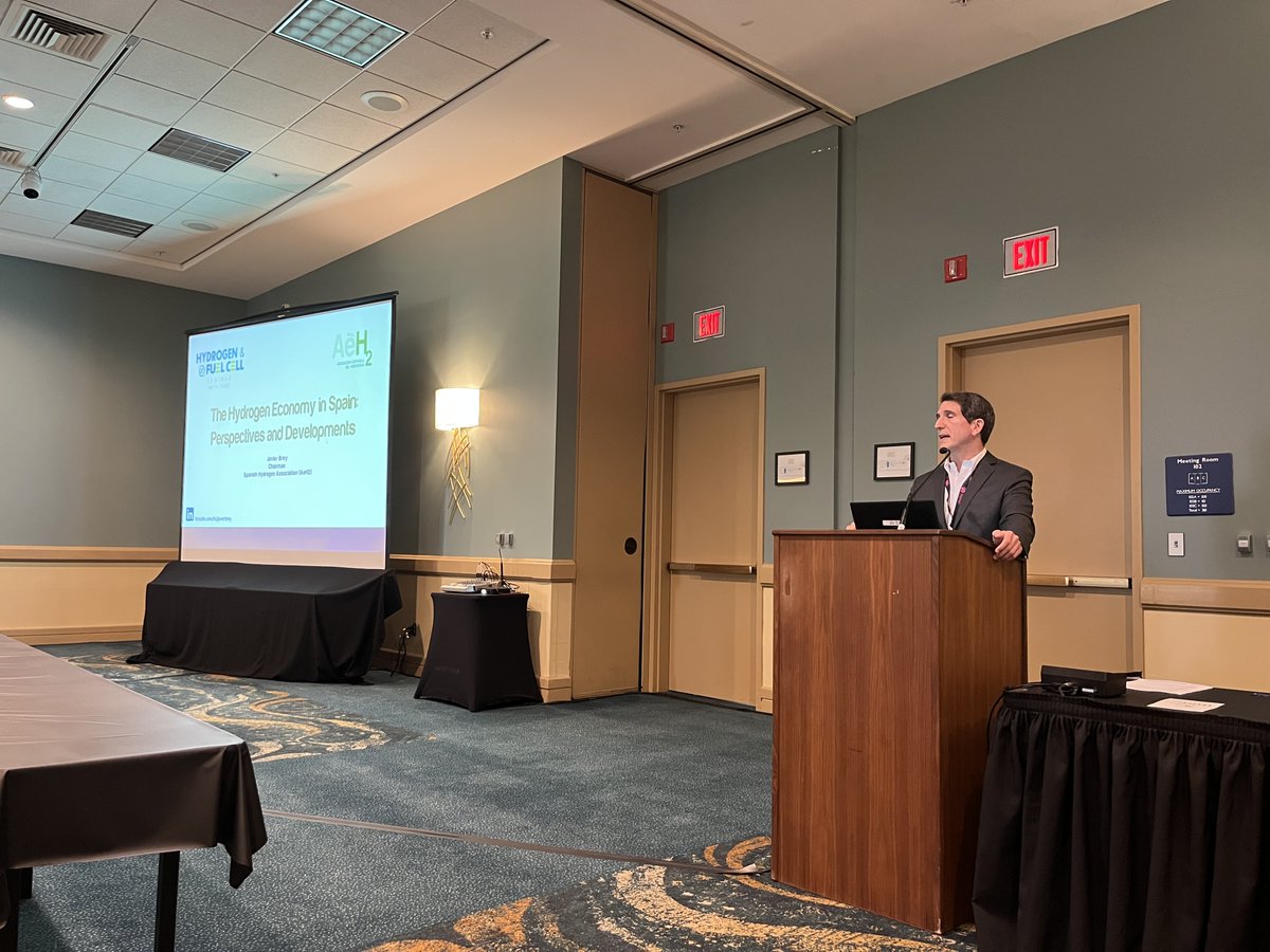 Asociación Española del Hidrógeno (AeH2) (@aeh2_eng) on Twitter photo 🤝¡La AeH2 presente en <a href="/FuelCellSeminar/">Hydrogen & Fuel Cell Seminar</a> como SupportingOrganization!
Nuestro presidente, <a href="/JavierBrey/">Javier Brey</a>, moderó ayer la sesión Demonstrations & Deployments II y presentó la ponencia The Hydrogen Economy in Spain: Perspectives & Developments, destacando el potencial de nuestro país 🤝¡La AeH2 presente en <a href="/FuelCellSeminar/">Hydrogen & Fuel Cell Seminar</a> como SupportingOrganization!
Nuestro presidente, <a href="/JavierBrey/">Javier Brey</a>, moderó ayer la sesión Demonstrations & Deployments II y presentó la ponencia The Hydrogen Economy in Spain: Perspectives & Developments, destacando el potencial de nuestro país