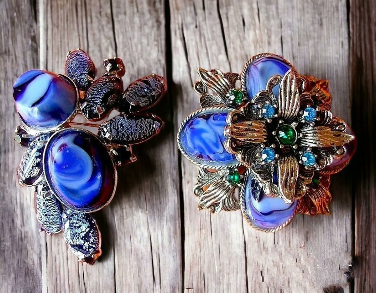 renaissancefai's tweet photo. https://t.co/yHKDwye4Kt
#lotof2 #pairofbrooches #blue #rhinestones #artGlass #cabochons #swirls #marbled #glass #solidConstruction #designerQuality #dragonSkin #scatter #2brooches #giftforHer #openbacks #dimensional #etsybestsellers #quality https://t.co/T5kK1T74IG