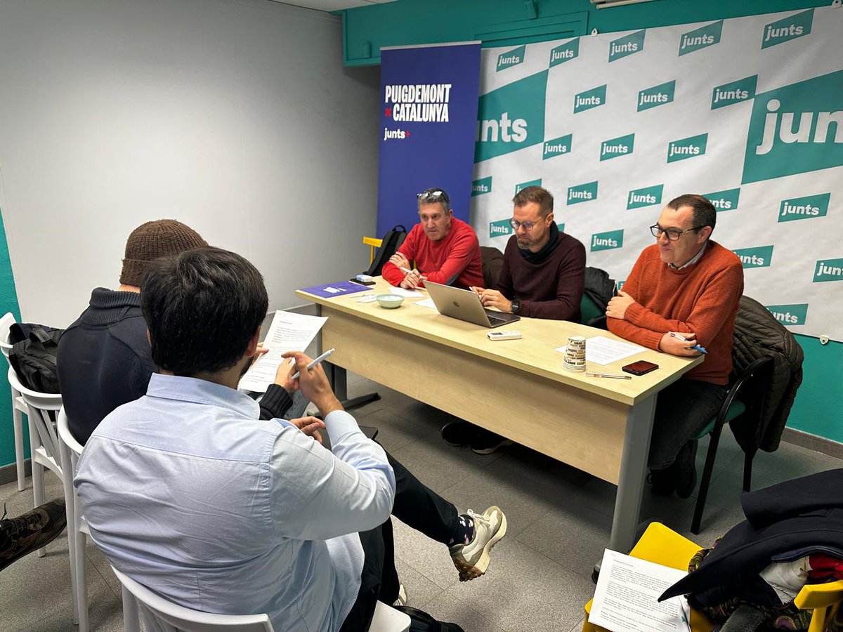 Trobada a Vic d'alcaldes, alcaldesses, caps de llista i regidors i regidores per parlar de seguretat i travar una estratègia conjunta a nivell de la comarca d'Osona. @rosavestit @juntspercat <a href="/juntsosona/">Junts Osona-Lluçanès</a> #seguretat