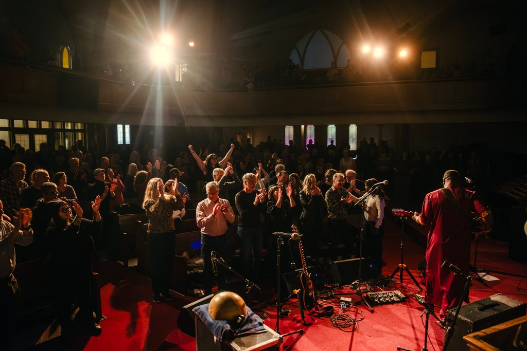 The acoustics at the church are ✨️ heavenly ✨️

Block Heater takes over Central United Church February 14–15, featuring performances by Basia Bulat, Jeremy Dutcher, Kaia Kater, Hubby Jenkins and more.

See the full schedule:
calgaryfolkfest.com/block-heater/s…