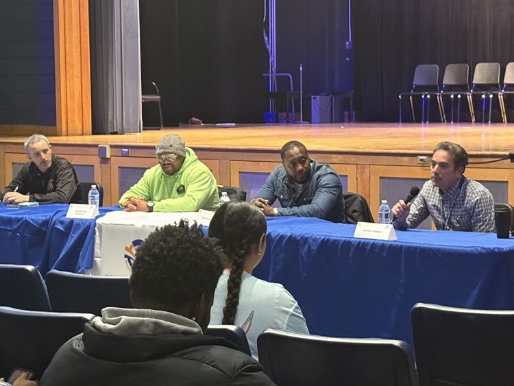BloomfieldPS's tweet photo. Our recent Career in Trades Panel brought four accomplished professionals with over 30 years of combined experience who shared personal success stories, career insights, and practical advice, empowering students with knowledge about industry trends, resources, and career paths. https://t.co/nd6leHzNoL