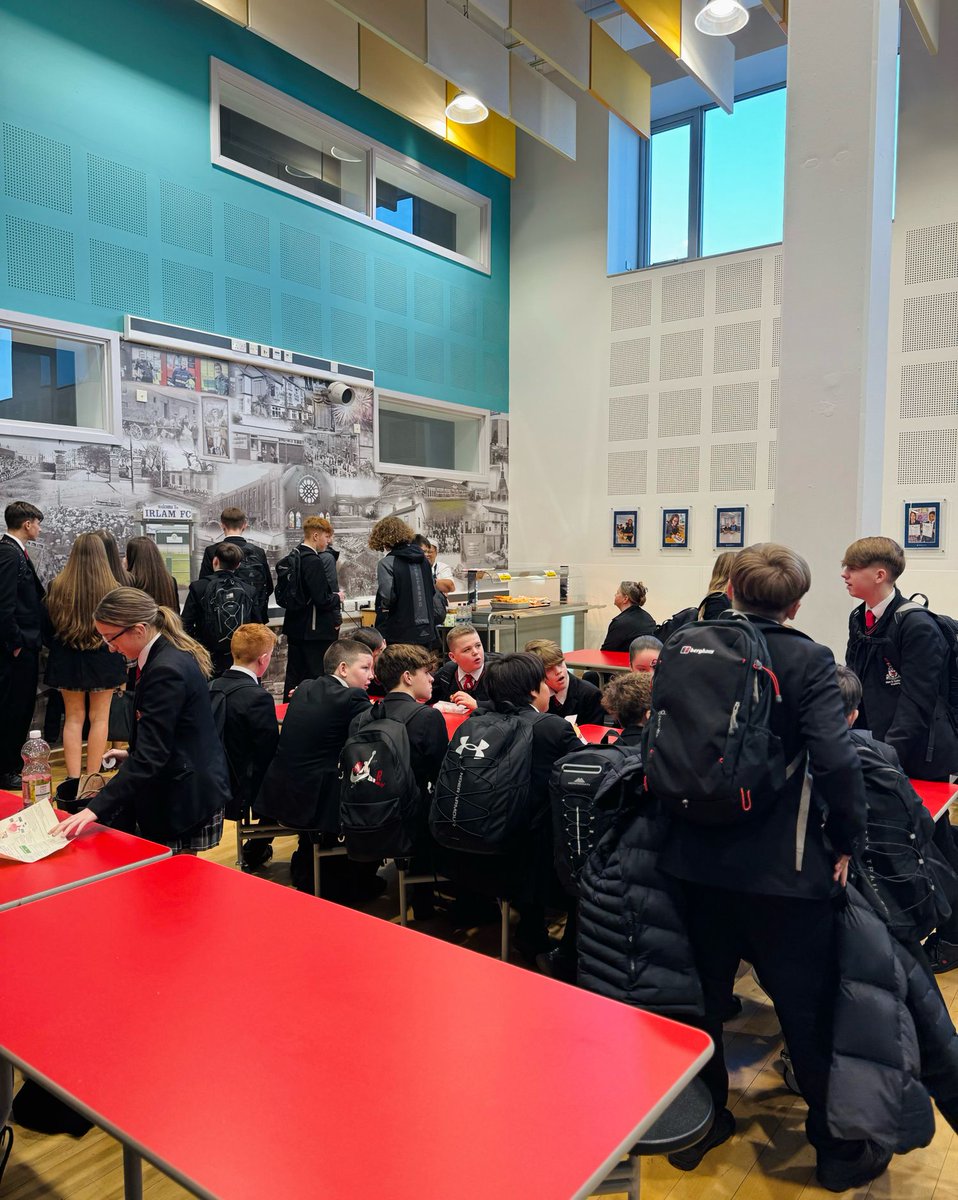 We’re excited to announce the launch of our brand-new servery on the first floor, available at break and lunch!
It’s already making a difference—queue times are shorter, so students can grab their food even faster!