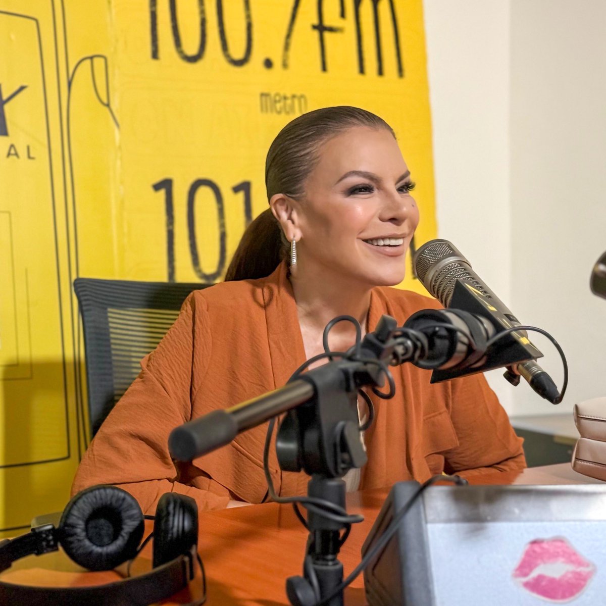 OLGATANON1313's tweet photo. Gracias a todo el equipo de @laxpr por recibirme! 🙌✨ Un agradecimiento especial por ser parte de esta energía positiva que nos inspira a seguir con el mensaje de este nuevo tour 2025 #HayKeSerFeliz 🌟

Feliz de estar iniciando esta gira desde mi amada isla de Puerto Rico 🇵🇷.

Comparte esta publicación y corre la voz. Nos vemos este domingo 19 de enero en Las Fiestas de la Calle San Sebastián! 🎉🎶❤️

#HayKeSerFeliz #Tour2025 #PuertoRico #SanSe #FiestasDeLaCalle #OlgaTañón