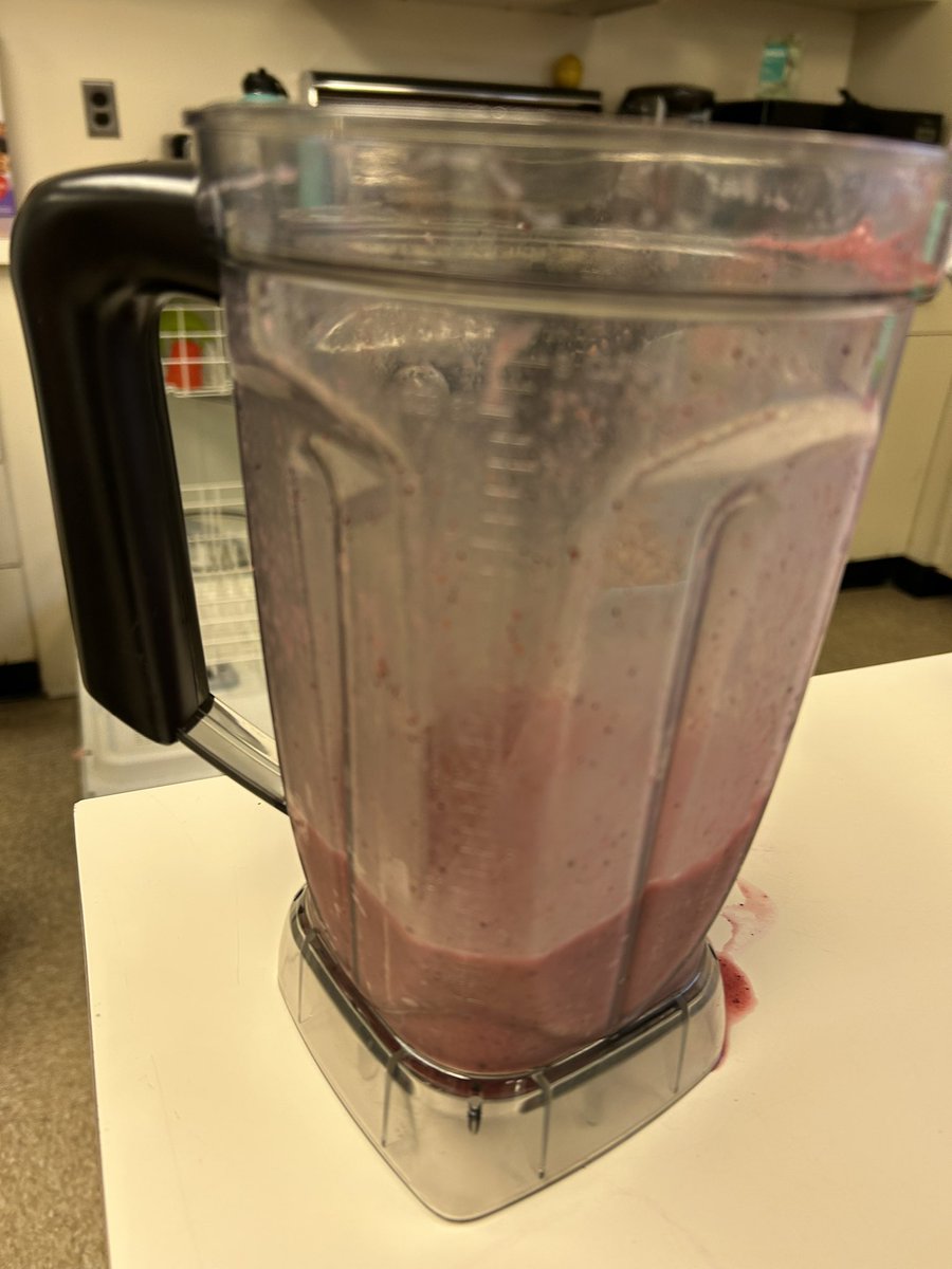 Everyone is welcome at our LE Breakfast Club!A great opportunity to start the day off nourished and connected.Student leaders make a batch of smoothies every day and Wednesdays we offer pancakes or French toast.A huge thank you to our CYCW, Ms Dhillon for leading this!