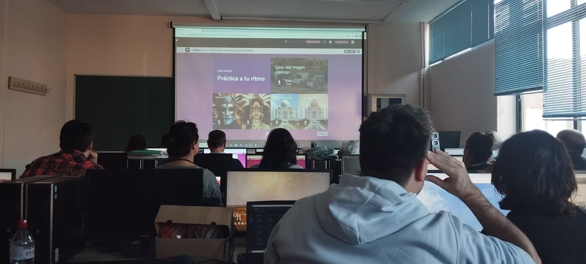 Aunando técnica y creatividad en el curso "Actualización del paquete Adobe". Docentes de FP y secundaria que intercambian experiencias y trabajos en el <a href="/IESFILIPINAS/">IES Islas Filipinas</a>
 #IF_CMadrid #ISMIE