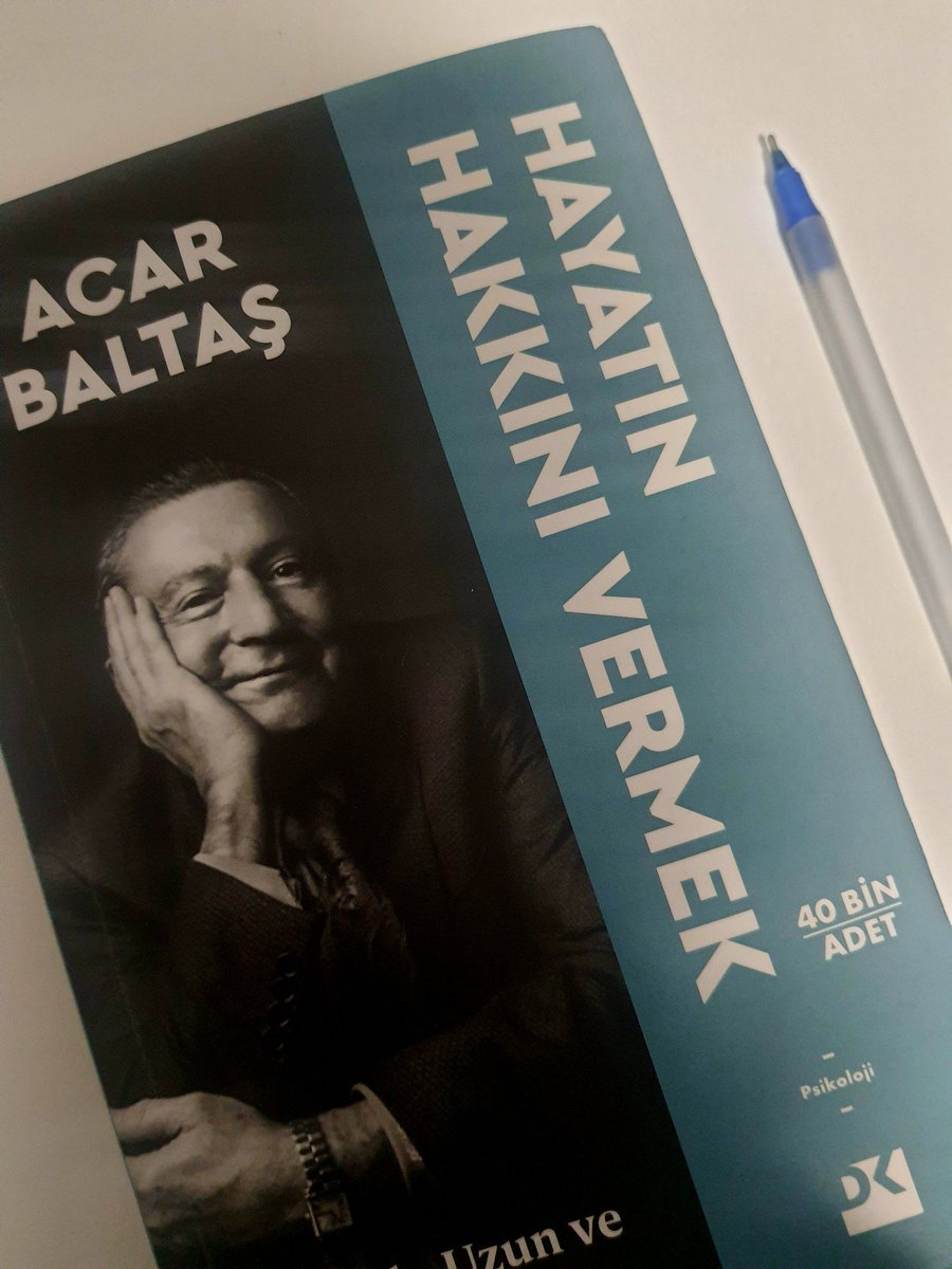 PSİKOLOJİK SERMAYE 
4 KAVRAMDAN OLUŞUR

1.  Olumlu tutum (iyimserlik)  
2. Umut
3. Yılmazlık
4. Özyeterlilik

Olumlu tutum; 
Olumsuzluğun içindeki
olumlu ihtimalleri görmeyi sağlar.

Yılmazlık; 
Bu ihtimallerin gerçekleşmesi için
olumsuzluklarla mücadeleyi sağlar.

Umut;
Bu