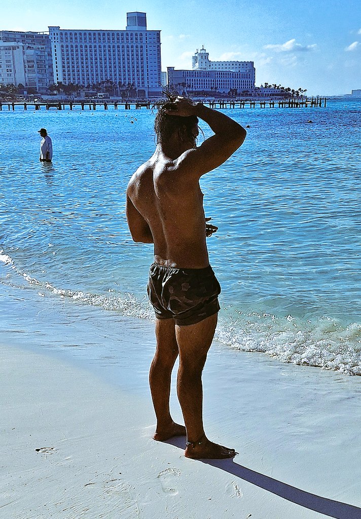 Guzperalta's tweet photo. Le traje Carne y Placer a tu mente vegetariana. 🌊
#fit #model #sexy #moreno #proof https://t.co/mjpzUWcRK4
