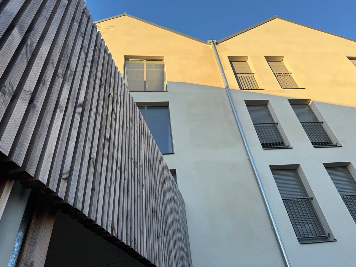 [16/01] Marie-Aimée Gaspari, préfète de la #Mayenne, a accueilli en #Mayenne Charlotte Parmentier-Lecoq, ministre déléguée chargée de l’Autonomie et du #Handicap.
La ministre <a href="/lecocqcharlotte/">Charlotte Parmentier Lecocq</a> a commencé son déplacement à Laval au sein de la résidence inclusive "Le Domaine des