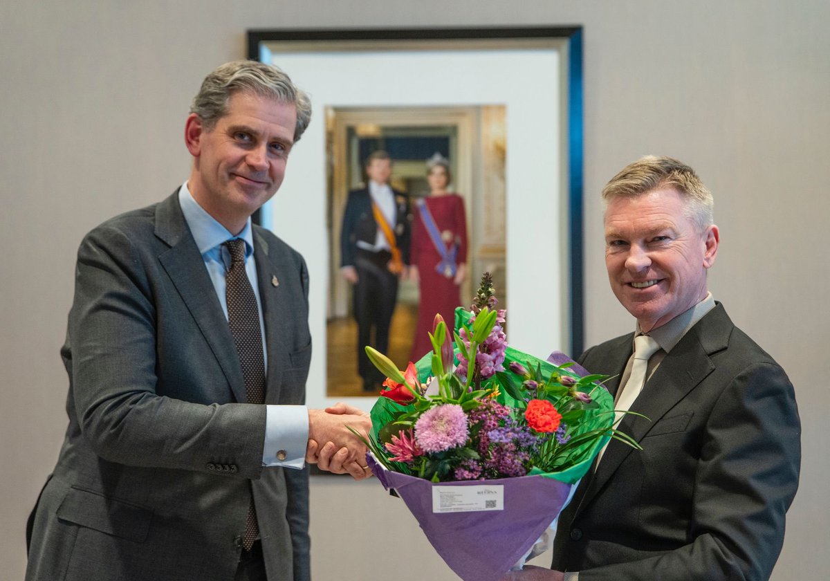 Vanmiddag beëdigde ik de heer <a href="/RehwinkelPeter/">Peter Rehwinkel</a> als waarnemend burgemeester van de gemeente <a href="/gemeenteaadr/">Alphen aan den Rijn</a> per 20 januari aanstaande ivm het vertrek van burgemeester Liesbeth Spies. Heel veel werkplezier en succes in deze mooie en uitdagende gemeente!