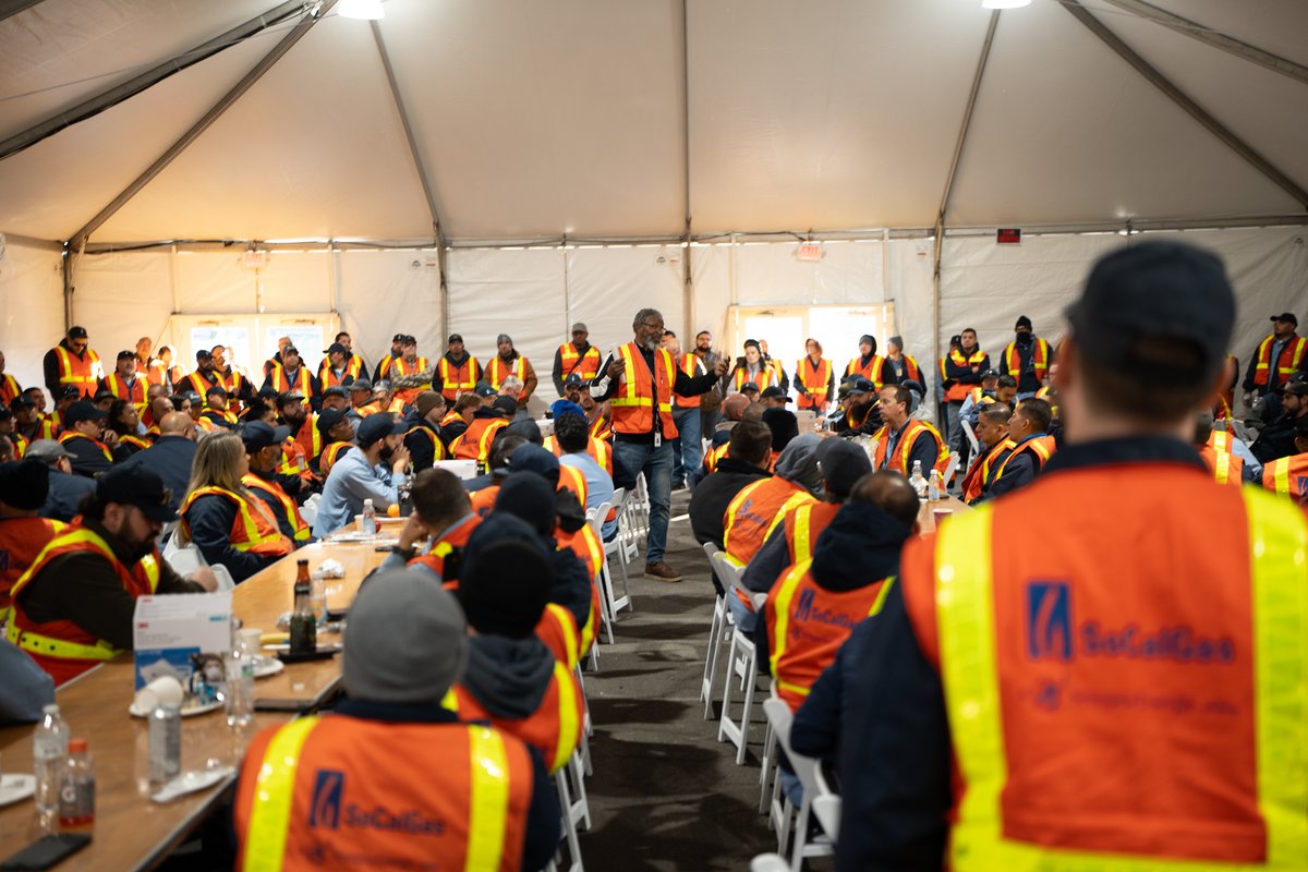 socalgas's tweet photo. EATON FIRE UPDATE: We understand how challenging it is to be without natural gas service and are working tirelessly to restore service as quickly and safely as possible. We will have mutual assistance arriving in the coming days to help support restoration efforts. https://t.co/Fe8xJ1T4KC