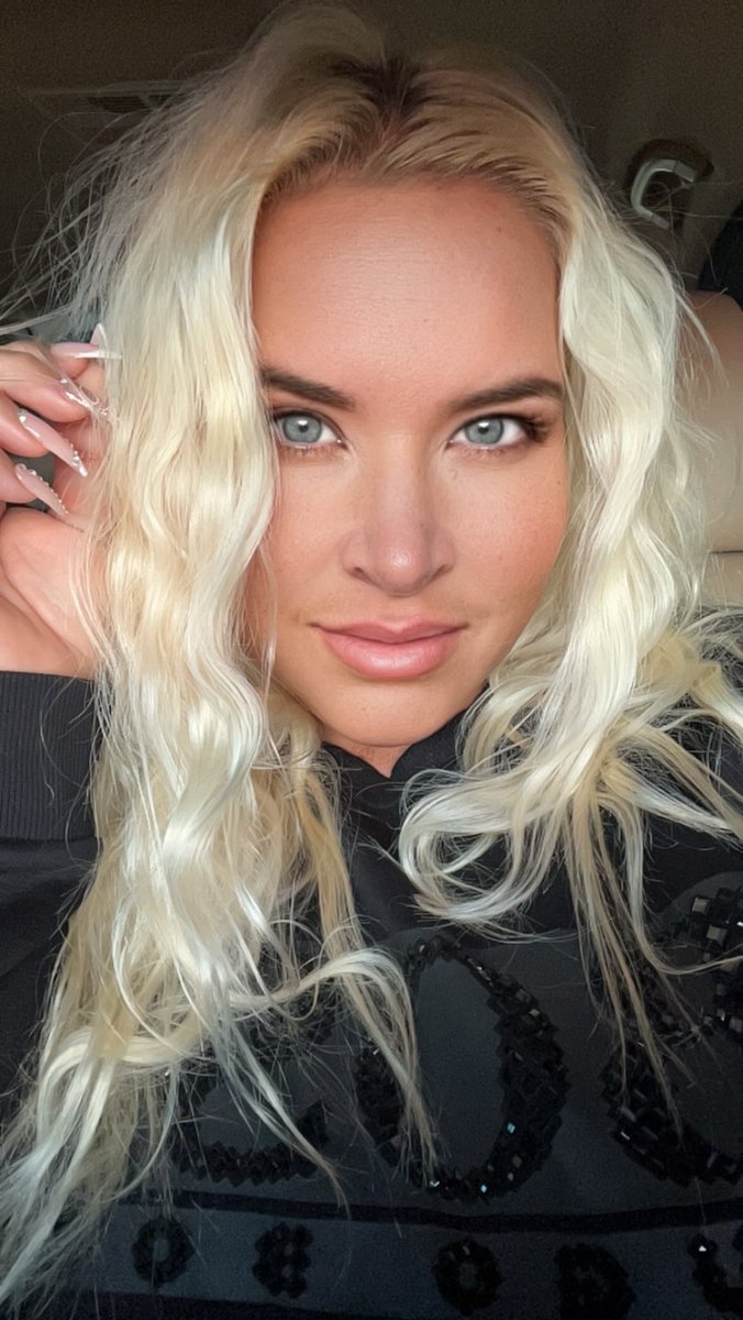 V8Becky's tweet photo. I’m new here and I’m looking for my new pet. Inbox me.  Serious sub only scams or shady behaviour will be ignored . I know what I want and I’m not afraid to ask for it. I can be loving and very giving. I can also be very cruel depending on how well-behaved you are or naughty. https://t.co/VnUf967pSM