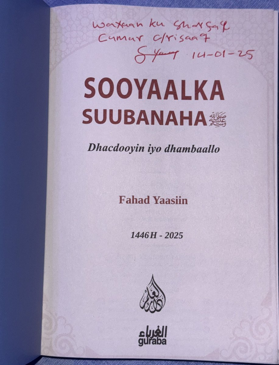 omaarihussein's tweet photo. بسم الله الرحمن الرحيم

Waxaan fursad u helay in uu isoo gaaro daacabadii koowaad ee Buuga Sooyaalka Suubanaha (NNKH) ee uu qoray @FahadBinYasin akhrintiisana aan dhameeye. 

Buugaan waxa uu ku qoran yahay Af Soomaali wali hab qoraal cajiib ah oo kuu sahleysa in aadan ku dhibtoon fahamka Sheekooyinka Sooyaalkii wanaagsanaa ee Suubanaha waxa uuna ka kooban yahay 11 Cutub. 

Sidoo kale waxaa kaga maarmi doontaa raadinta buugaan kala duwan maxaa yeelay buugan waxa uu isku keenayaa dhamaan taariikhdii Suubanaheena NNKH, dhalashadiisii ka hor sida ay dunida aheyd ilaa maalintii uu xaqa u yimid ee uu dunida ka tagay ayna hirgashay dowladii Islaamka xaruntana u aheyd Magaalada Madiina oo ah meesha lagu aasay Nabigeena NNKH. 

Waxaan kula talinayaa qof walba aan wali akhrin ama siyaabo kale u akhriye siirada Suubanaheena NNKH in uu buugaan raadiyo kana faa’iideysto. 

Jimca wanaagsan.