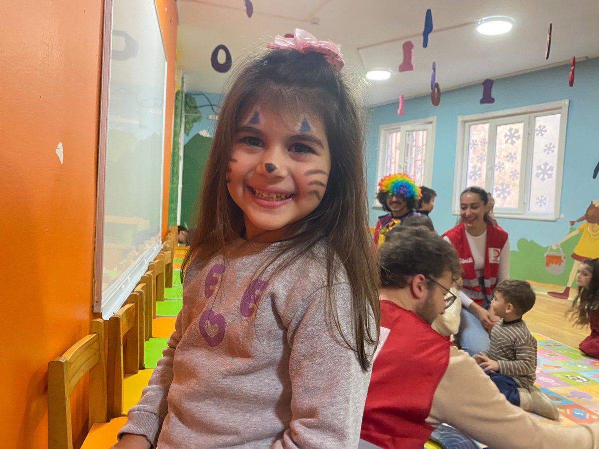 Yıldız Teknik Üniversitesi öğrencileriyle birlikte, Şişli’deki Festival Anaokulu’nda çocuk şenliği düzenleyerek, Minik kalplerle dolu dolu bir gün geçirdik.

Hep birlikte çocuklarımızın yüzünde bir tebessüm olduk.

#daimahazır