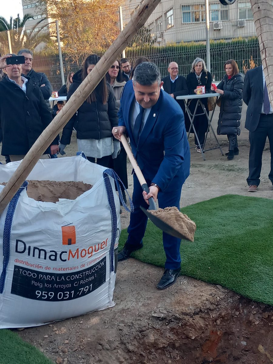 El centro polivalente de la Fundación Laberinto ya tiene colocada su primera piedra 💪🏻.