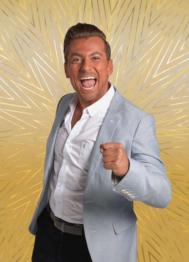 R Y L A N tweet media