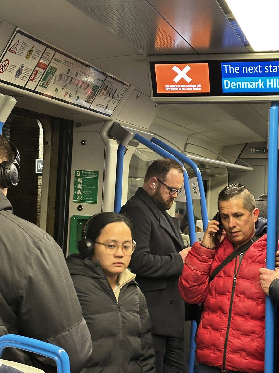 A Cinderella Line tweet media