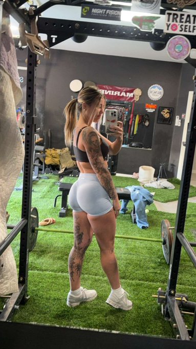 Watch l i t t l e b u f f b a b e's leaked NSFW photo on TwXstars