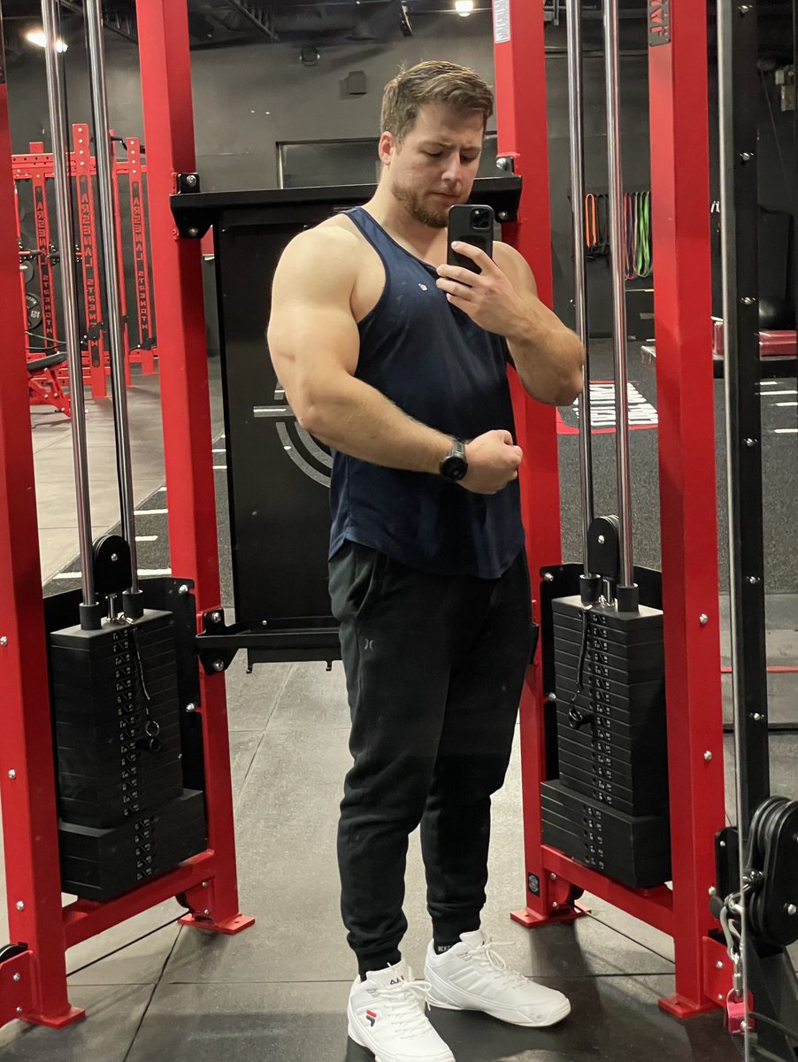 itsFlexeus's tweet photo. Just a gym post since I haven’t been making any content lately. What games are people playing now? Been messing around in Marvel Rival, kinda fun. https://t.co/8FdvfkGuXX