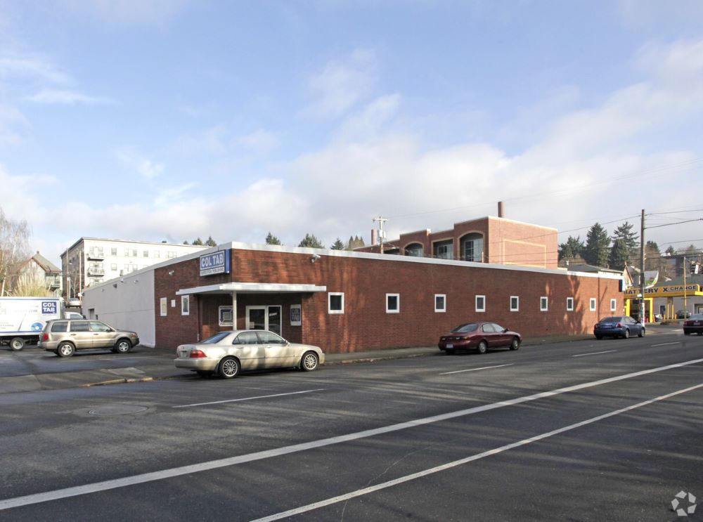 Congratulations to Tim Pfeiffer on brokering the $3.12M sale of a warehouse/office building in Portland, OR. The flex building is comprised of ± 8,400 SF of warehouse space and ± 3,600 SF of office space.

Read more here: ow.ly/RkwM50UGbCG

#CRE #TCNSuccessStories #Portland