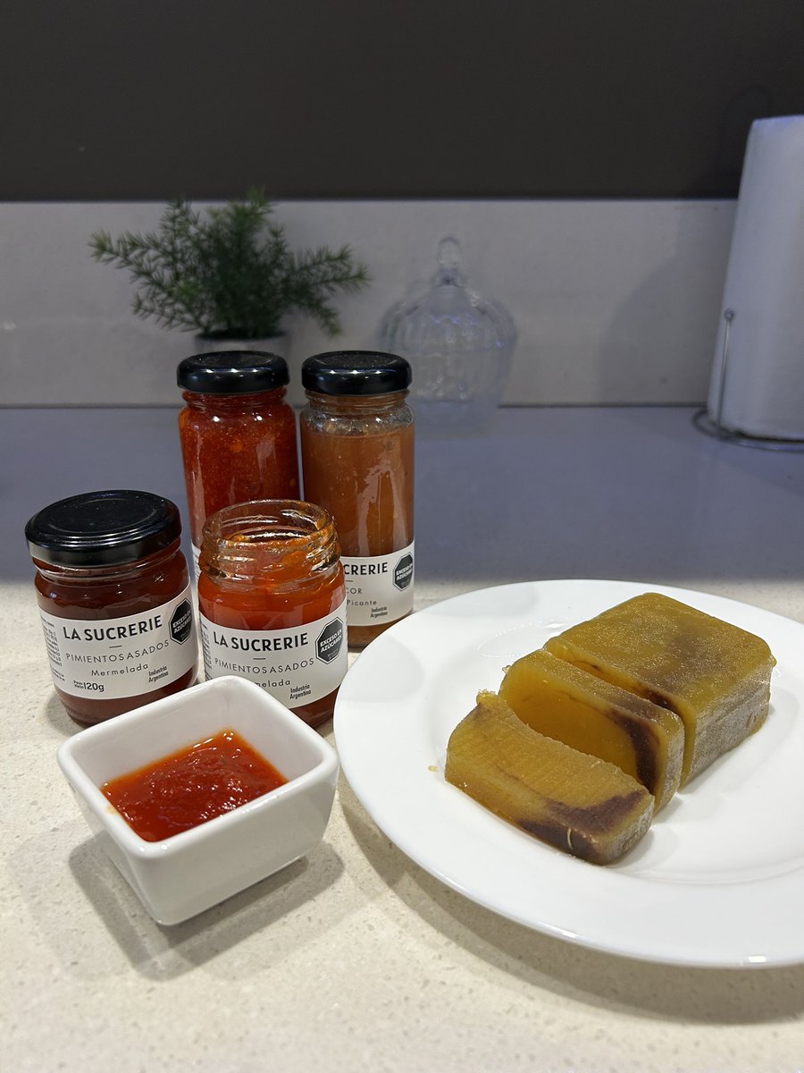 maxicurrao's tweet photo. Por gran gran margen, de las mejores cosas que probé en la vida. Increible todo, el sweet chili es una locura

Crack! @elguisodebagre @Lasucrerieba https://t.co/CSHvQFbHgR