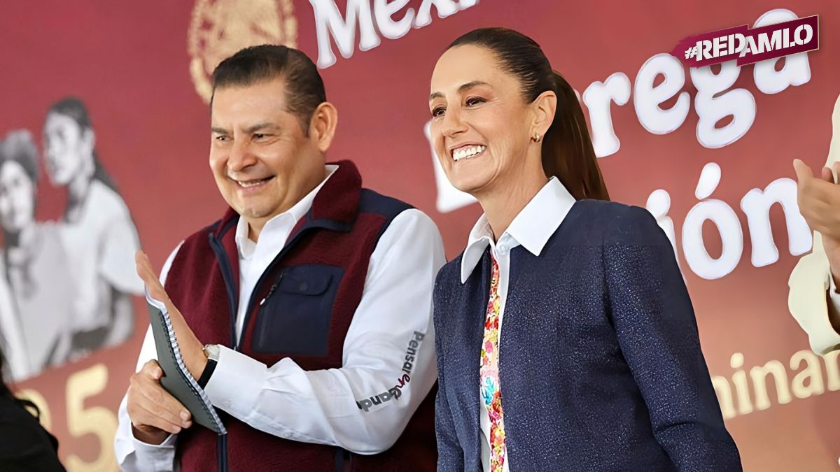 RedAMLOmx's tweet photo. #ULTIMAHORA 

Claudia Sheinbaum refuerza su compromiso con Puebla: Segunda visita en enero de 2025

La presidenta de México, @Claudiashein, reafirma su compromiso con #Puebla al realizar su segunda visita al estado en menos de un mes. Este domingo 19 de enero, encabezará un evento masivo en #Chinantla acompañada por el gobernador @armentapuebla_  para dar inicio a la entrega de tarjetas del bienestar dirigidas a adultos mayores de 65 años, una política clave en la construcción del #HumanismoMexicano

Un proyecto de bienestar para todos

Sheinbaum Pardo, defensora de la #CuartaTransformación llega a Puebla para fortalecer los programas sociales que tienen como objetivo combatir la desigualdad y garantizar la justicia social en todo el país. Con la entrega de estas tarjetas, el @GobiernoMX  reafirma su compromiso con los sectores más vulnerables, consolidando un #México donde el progreso se distribuya equitativamente.

Esta iniciativa se suma a su reciente visita a #Huauchinango el pasado 4 de enero, donde entregó apoyos a mujeres de 60 a 64 años, destacando el enfoque inclusivo y de género de su administración. En esa ocasión, Sheinbaum enfatizó su intención de trabajar de manera coordinada con el gobernador Alejandro Armenta Mier, fortaleciendo el tejido social y económico de Puebla.

Proyectos transformadores para Puebla

La relación entre Sheinbaum y Armenta representa una alianza estratégica en la construcción de un estado más justo y desarrollado. Durante el sexenio 2024-2030, ambos líderes han priorizado proyectos de gran envergadura como:  
- La ampliación de la autopista Amozoc-Orizaba.  
- El saneamiento del río Atoyac, un compromiso ambiental y de salud pública.  
- La construcción del tren de pasajeros México-Puebla-Veracruz, que busca conectar comunidades y reactivar la economía.  

Con estas acciones, Puebla se posiciona como un estado clave en el desarrollo nacional, demostrando que el progreso se puede alcanzar con políticas centradas en las personas y en el bienestar colectivo.

Un gobierno cercano al pueblo

Desde el inicio de su mandato, Claudia Sheinbaum ha demostrado ser una presidenta comprometida con el humanismo mexicano, el eje rector de la Cuarta Transformación. Su presencia constante en Puebla es una señal clara de que las políticas públicas no solo se diseñan desde el centro, sino que se implementan y supervisan directamente en el territorio, escuchando las voces de quienes más lo necesitan.

Puebla avanza con pasos firmes hacia un futuro de progreso y justicia, de la mano de Claudia Sheinbaum y Alejandro Armenta. Su trabajo conjunto no solo fortalece el estado, sino que demuestra que cuando el gobierno está cerca del pueblo, las transformaciones son posibles y palpables.

#ClaudiaPresidentaDeMéxico2024
#AlejandroArmenta
#PorAmorAPuebla
#MananeraDelPueblo
#PensarEnGrande
#FelizJueves